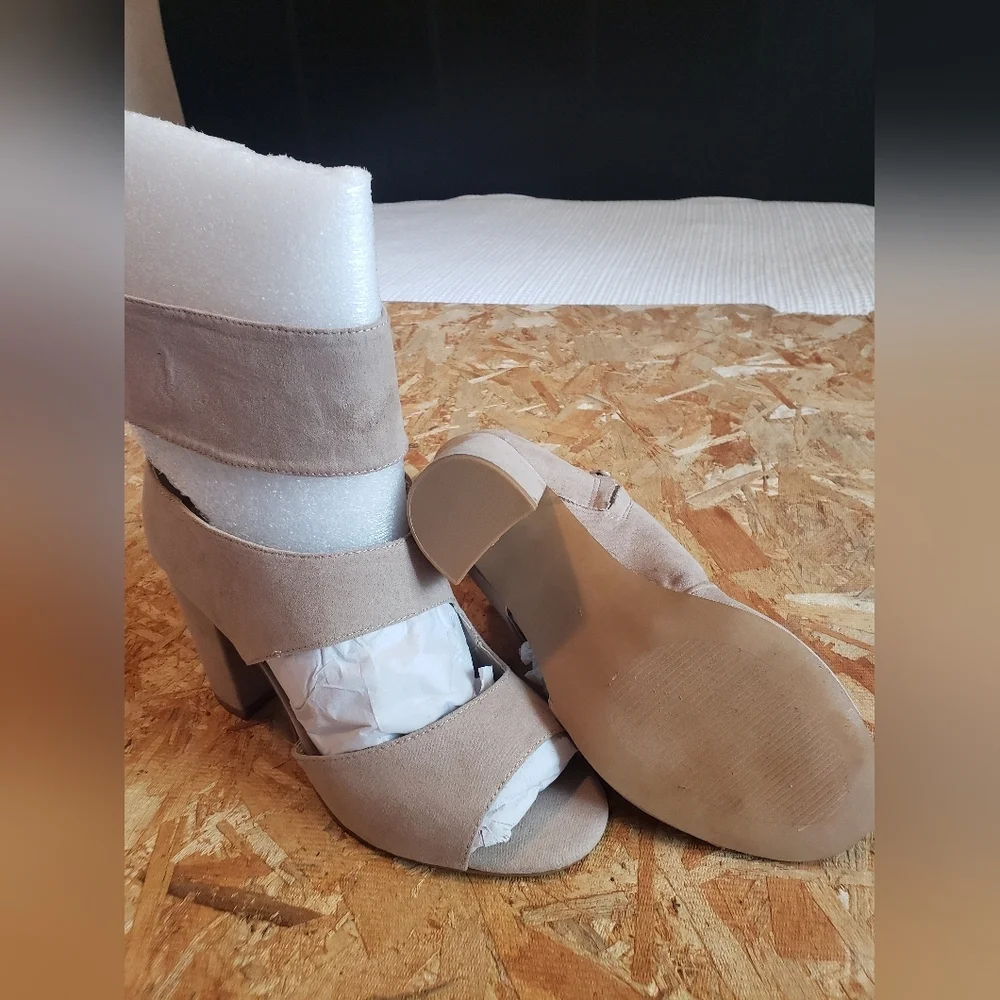NEW TORRID SANDALS HEELS - Picture 2 of 7